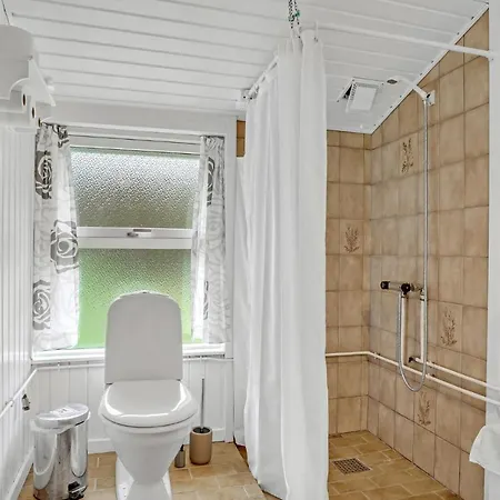 2 Bedroom In Strandby